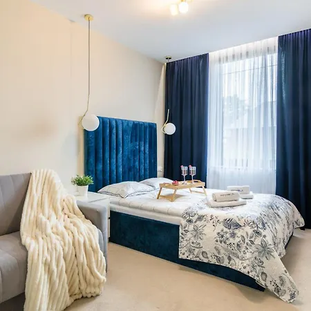 Continental Piamola Blisko Plazy *