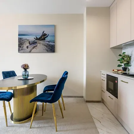 Continental Piamola Blisko Plazy * 库瑞尼卡慕斯卡