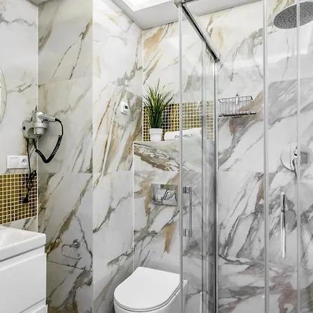 Continental Piamola Blisko Plazy *