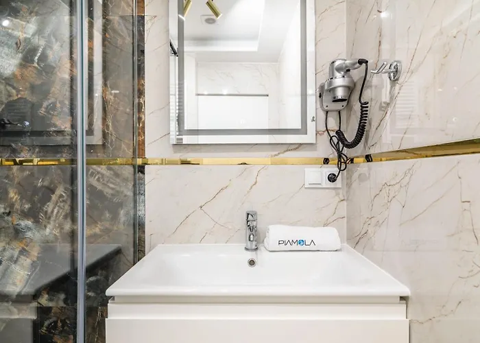 Continental Piamola Blisko Plazy Apartment